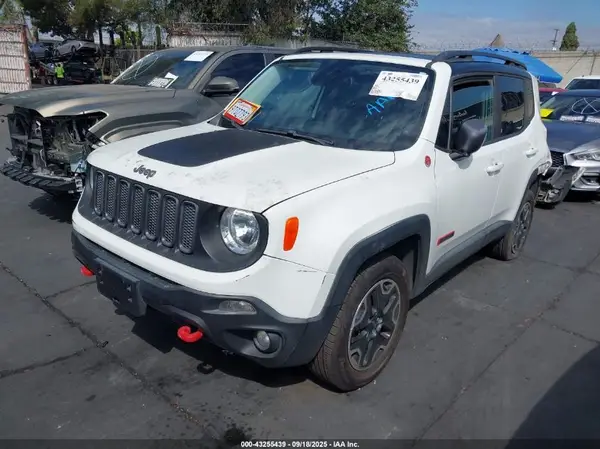 ZACCJBCT0GPE26111 2016 JEEP RENEGADE - Image 2