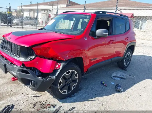 ZACCJBCT1GPD86167 2016 JEEP RENEGADE - Image 2