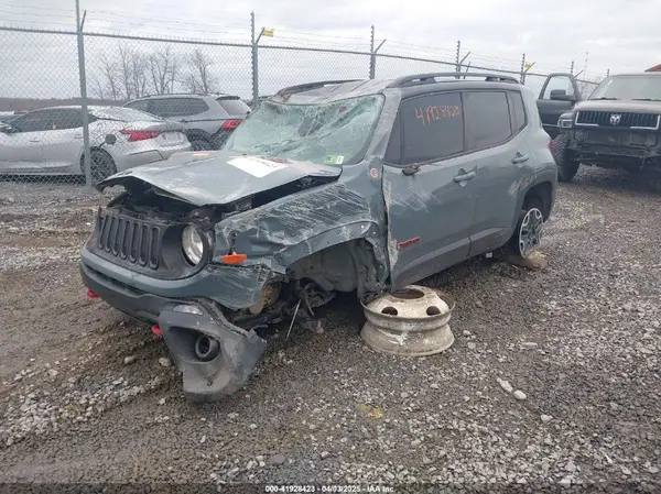 ZACCJBCT1GPE21919 2016 JEEP RENEGADE - Image 2