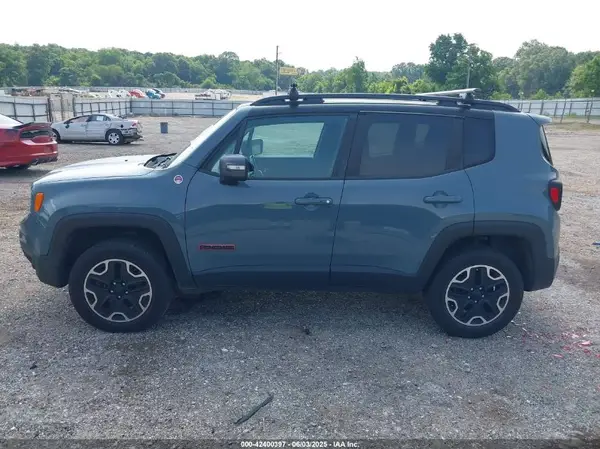 2016 JEEP RENEGADE auction photo 6