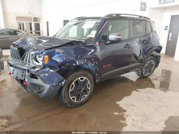 ZACCJBCT3GPD43983 2016 JEEP RENEGADE - Image 2