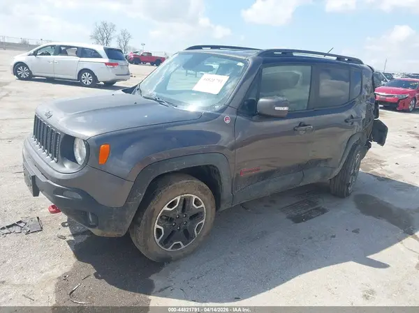 ZACCJBCT3GPE27169 2016 JEEP RENEGADE - Image 2