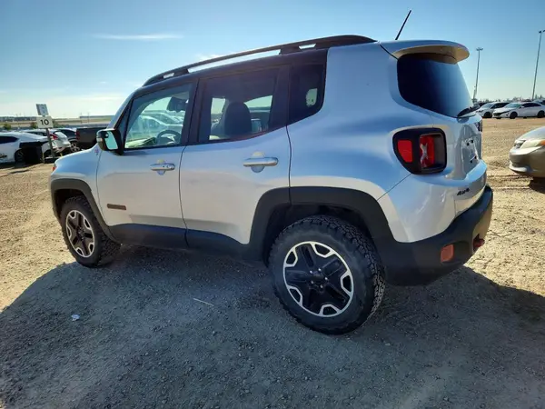 ZACCJBCT5GPE10082 2016 JEEP RENEGADE - Image 2
