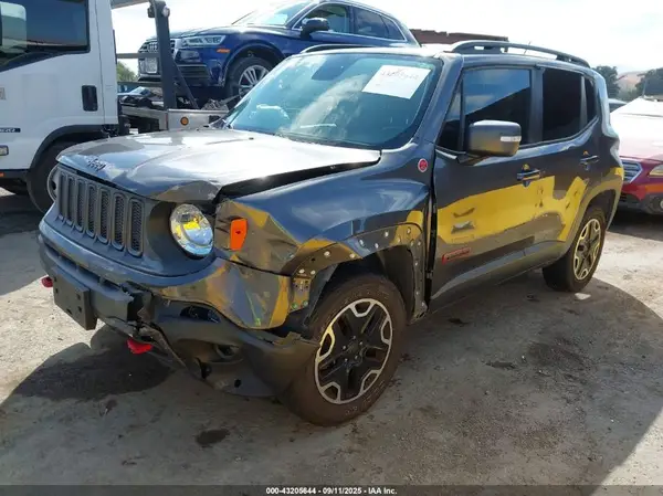 ZACCJBCT6GPC64436 2016 JEEP RENEGADE - Image 2