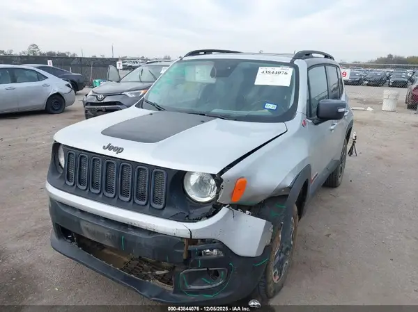 ZACCJBCT6GPD49647 2016 JEEP RENEGADE - Image 2
