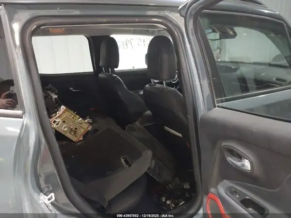 ZACCJBCT7GPC67751 2016 JEEP RENEGADE - Image 8