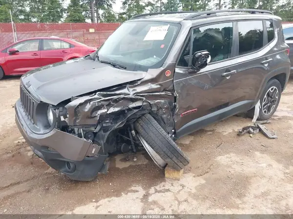 ZACCJBCT7GPD56915 2016 JEEP RENEGADE - Image 2