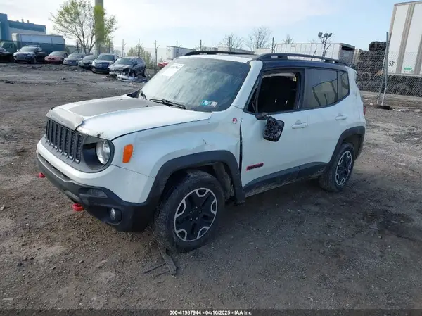ZACCJBCT8GPC54989 2016 JEEP RENEGADE - Image 2