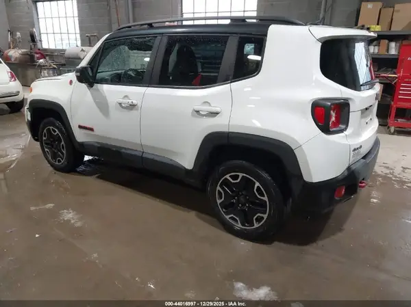 ZACCJBCT8GPD17847 2016 JEEP RENEGADE - Image 2