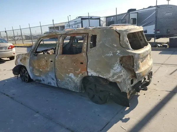 ZACCJBCT9GPD70606 2016 JEEP RENEGADE - Image 2