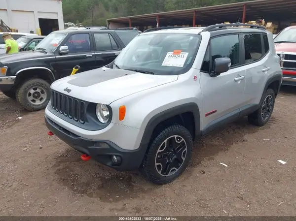 ZACCJBCT9GPE06827 2016 JEEP RENEGADE - Image 2