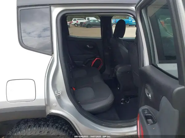 ZACCJBCT9GPE06827 2016 JEEP RENEGADE - Image 8