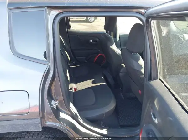 ZACCJBCT9GPE11087 2016 JEEP RENEGADE - Image 8