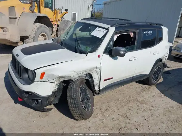 ZACCJBCTXGPE07405 2016 JEEP RENEGADE - Image 2