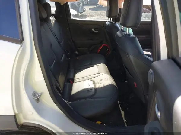 ZACCJBCTXGPE07405 2016 JEEP RENEGADE - Image 8