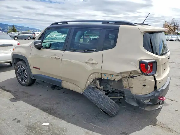 ZACCJBCTXGPE19439 2016 JEEP RENEGADE - Image 2