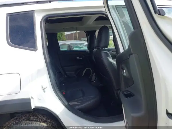 ZACCJBDB7HPF23586 2017 JEEP RENEGADE - Image 8
