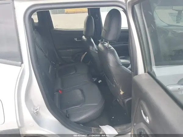 ZACCJBDBXHPE54490 2017 JEEP RENEGADE - Image 8