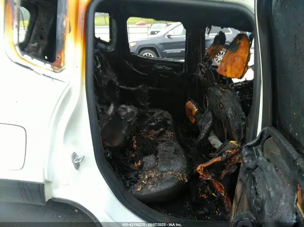 ZACCJBDTXGPD23549 2016 JEEP RENEGADE - Image 8