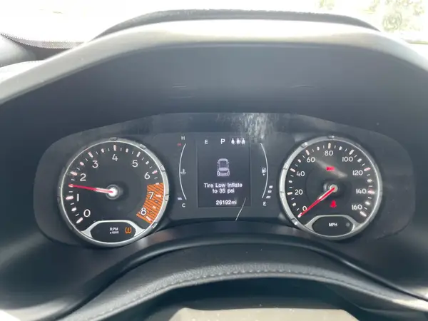 ZACNJAAB8KPK11398 2019 JEEP RENEGADE - Image 8
