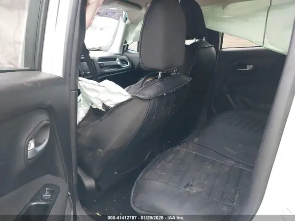 ZACNJAABXKPK32446 2019 JEEP RENEGADE - Image 8