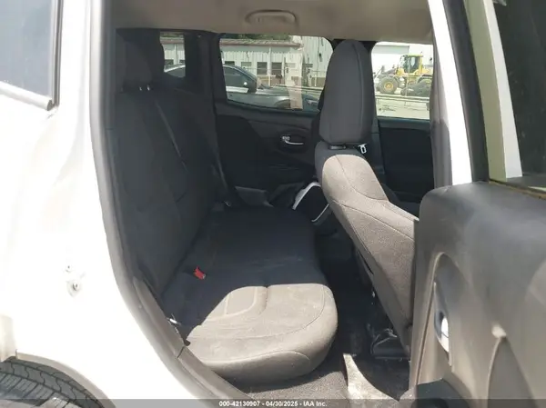 ZACNJABB5KPJ73689 2019 JEEP RENEGADE - Image 8