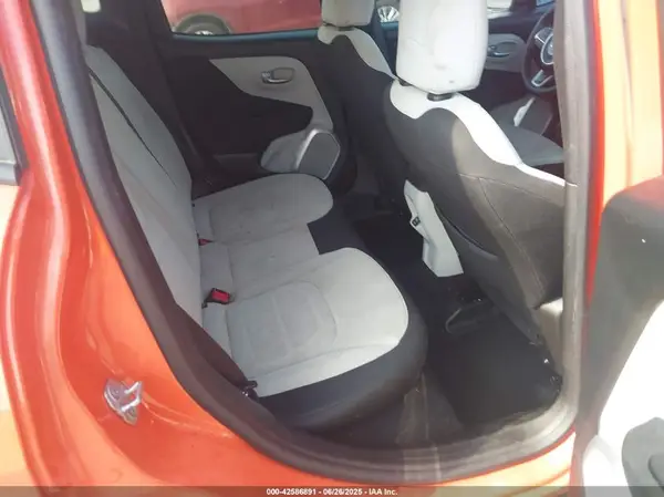 ZACNJABB5KPJ85650 2019 JEEP RENEGADE - Image 8