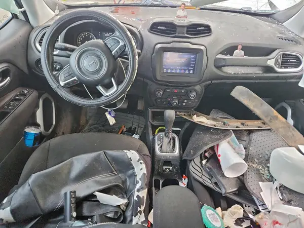 ZACNJABBXKPK75361 2019 JEEP RENEGADE - Image 8