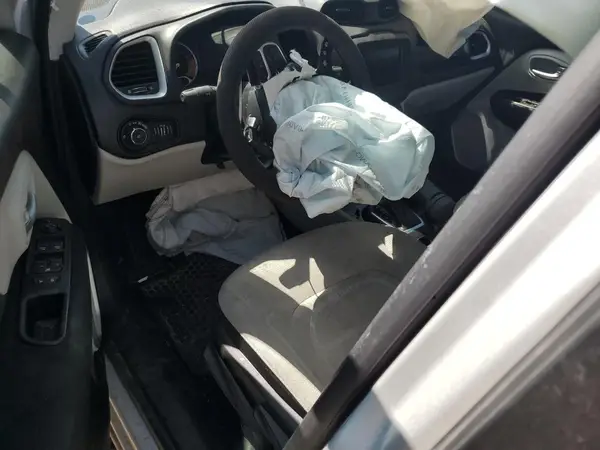 ZACNJABBXLPL71962 2020 JEEP RENEGADE - Image 8