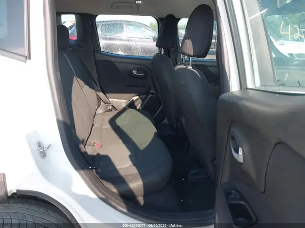 ZACNJBAB0KPK82911 2019 JEEP RENEGADE - Image 8