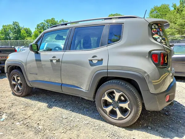 ZACNJBAB0LPL58158 2020 JEEP RENEGADE - Image 2