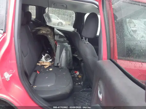 ZACNJBAB3KPJ74833 2019 JEEP RENEGADE - Image 8