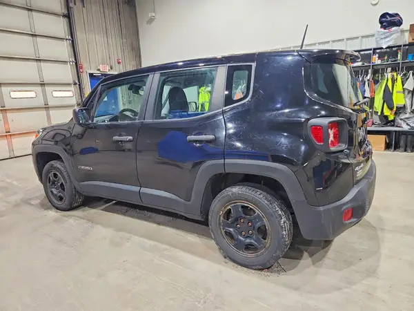 ZACNJBAB3LPL32427 2020 JEEP RENEGADE - Image 2