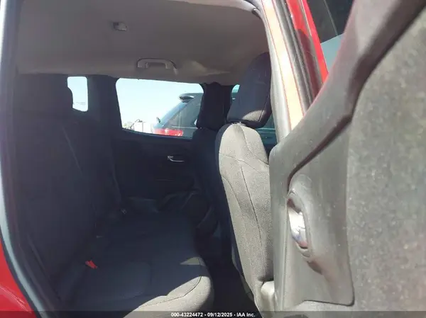 ZACNJBAB4KPK33405 2019 JEEP RENEGADE - Image 8