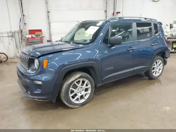 ZACNJBAB4LPL05057 2020 JEEP RENEGADE - Image 2