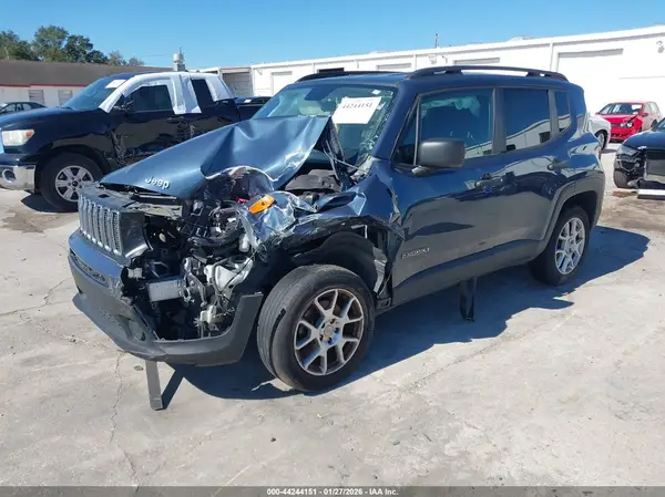 ZACNJBAB6LPL33443 2020 JEEP RENEGADE - Image 2