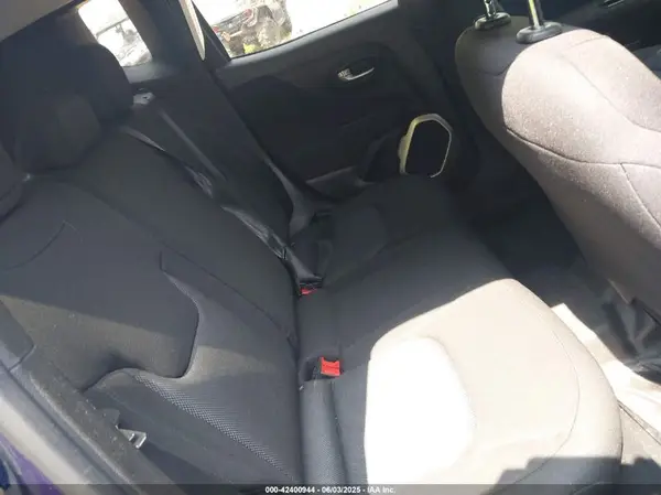 ZACNJBAB7KPJ74592 2019 JEEP RENEGADE - Image 8