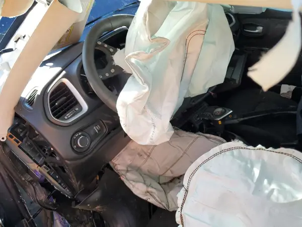 ZACNJBAB8KPK67668 2019 JEEP RENEGADE - Image 8