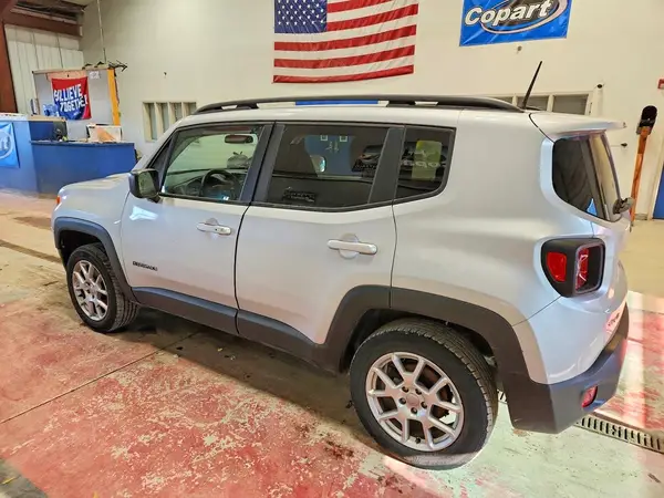 ZACNJBABXKPJ74246 2019 JEEP RENEGADE - Image 2