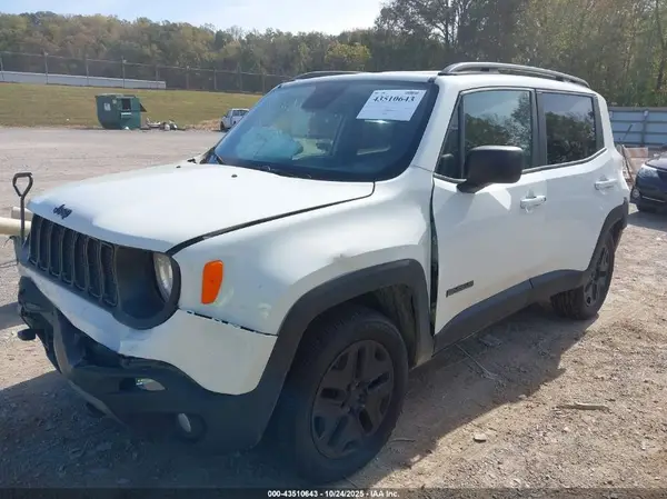 ZACNJBABXKPK25681 2019 JEEP RENEGADE - Image 2