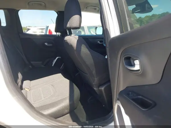 ZACNJBB15KPK04615 2019 JEEP RENEGADE - Image 8