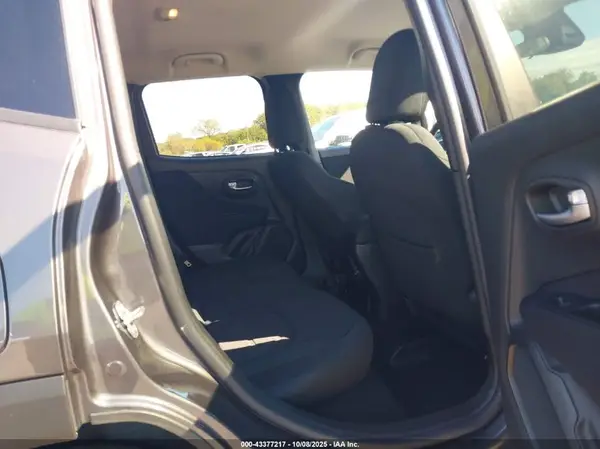 ZACNJBBB0KPK46585 2019 JEEP RENEGADE - Image 8