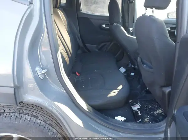 ZACNJBBB0KPK60762 2019 JEEP RENEGADE - Image 8