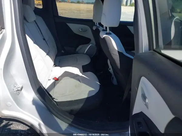 ZACNJBBB1KPJ82329 2019 JEEP RENEGADE - Image 8
