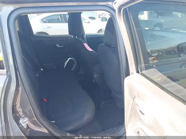 ZACNJBBB3KPJ90853 2019 JEEP RENEGADE - Image 8