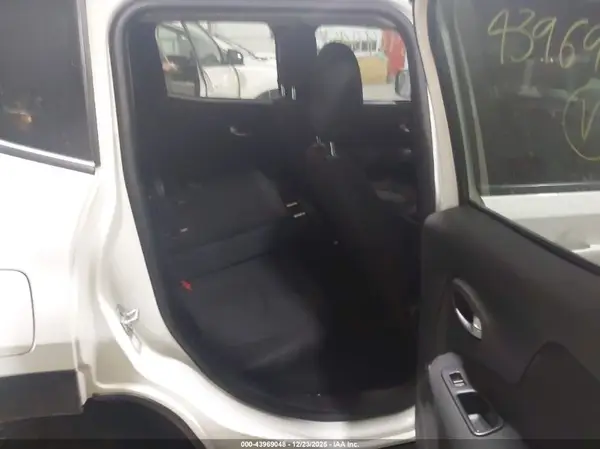 ZACNJBBB3KPK71867 2019 JEEP RENEGADE - Image 8
