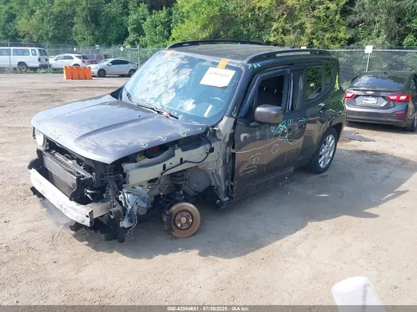 ZACNJBBB5KPK52740 2019 JEEP RENEGADE - Image 2