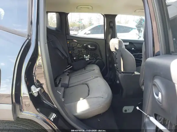 ZACNJBBB6KPK59812 2019 JEEP RENEGADE - Image 8