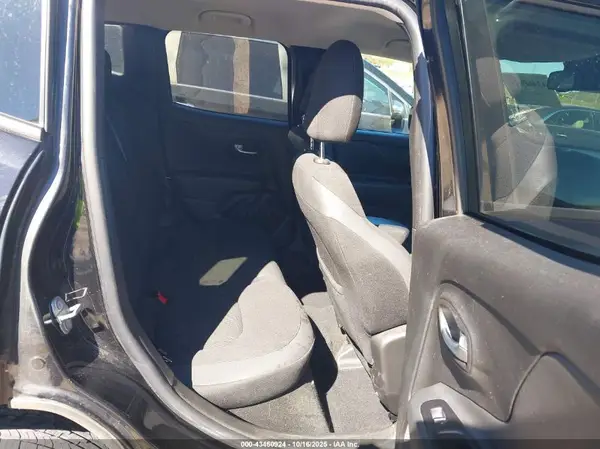 ZACNJBBB6KPK69479 2019 JEEP RENEGADE - Image 8