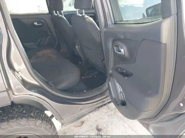 ZACNJBBB7KPK24308 2019 JEEP RENEGADE - Image 8
